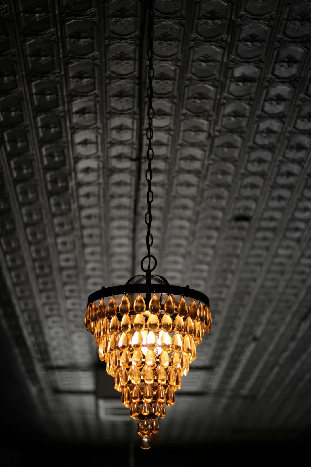 Decorative lighting fixture